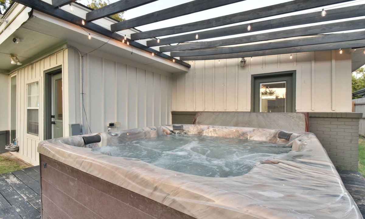 Central Oklahoma City House | Spacious Casa Bella Vita Modern Retreat
