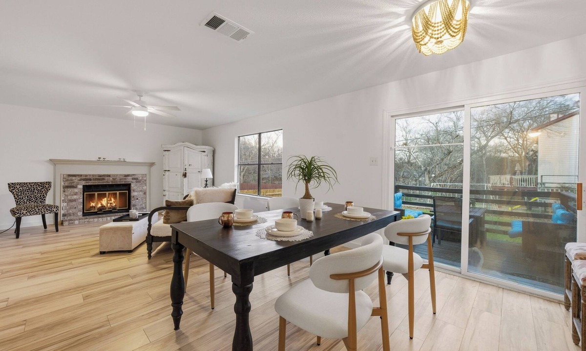 Northwood House | Spacious Castle Retreat in beautiful North Austin, 3 mn from the Domain!