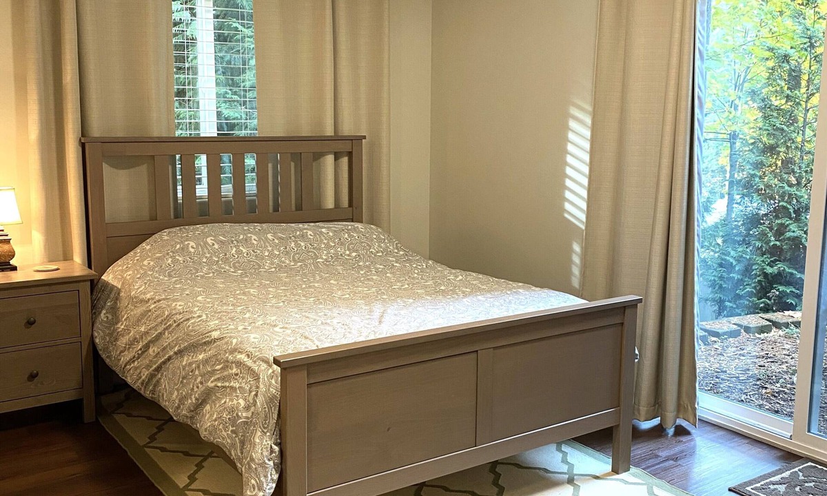 North Rose Hill Apartment | Spacious Cedar Suite Private Entry & Bath Wifi Kirkland