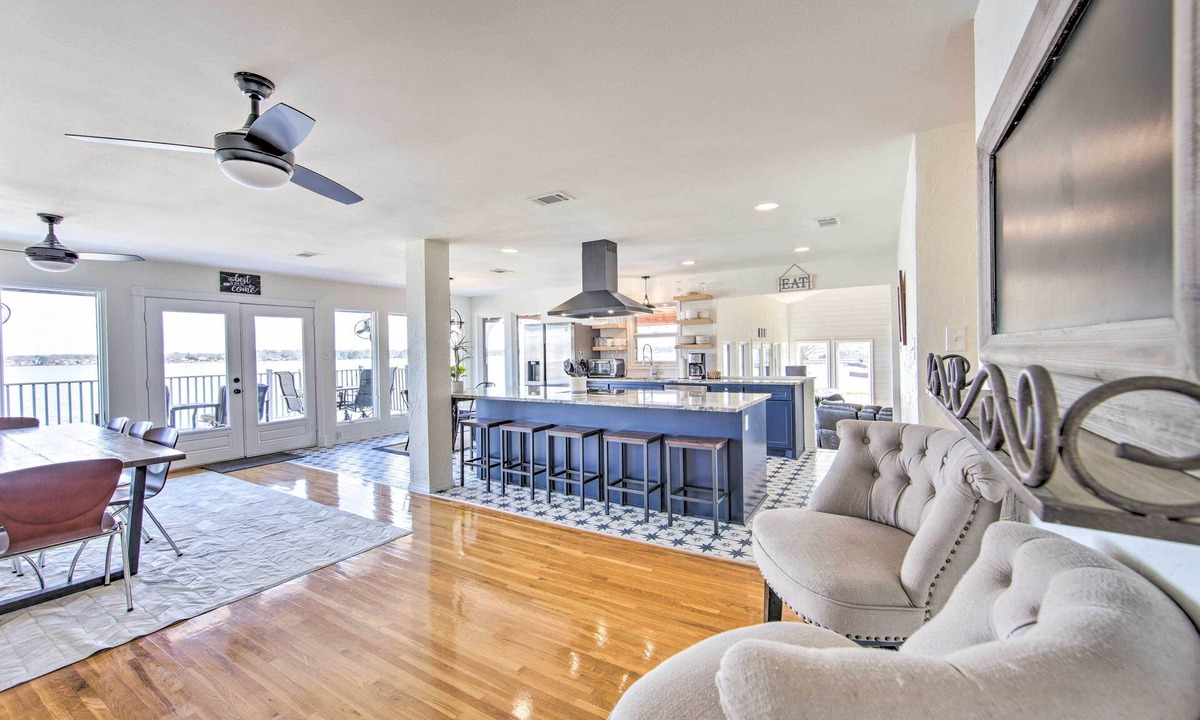Mabank House | Spacious Cedar Creek Home w/Boat Lift + Views!