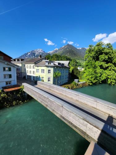 Schwanden Apartment | Spacious cellar studio surrounded by mountains and lake