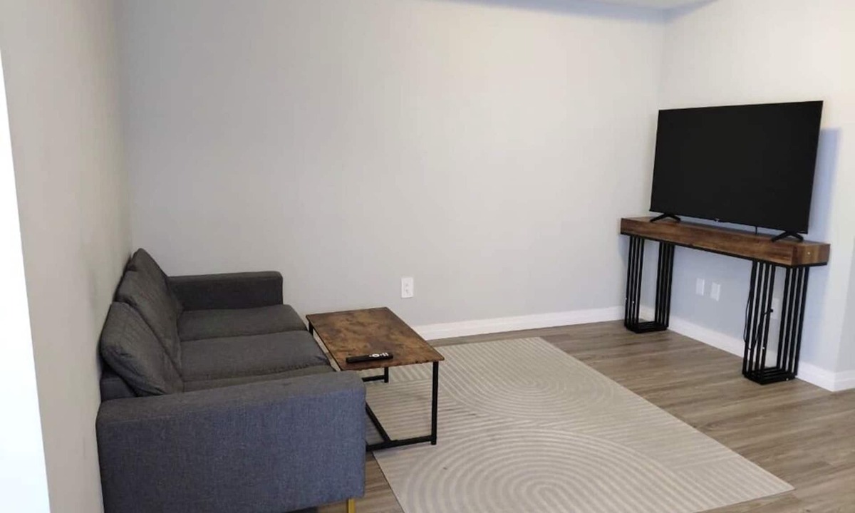 Doon South Hotel | Spacious & Central 2BR/2BA