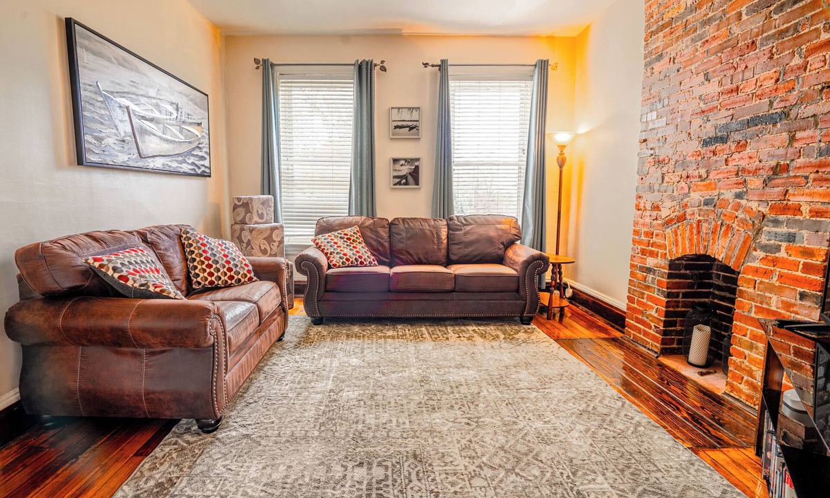 The Gate Apartment | Spacious & Centrally Located Apt (Sleeps 8)