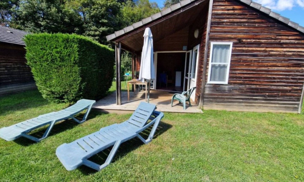 Saint-Geniez-d'Olt Ski Chalet | Spacious Chalet for 8 with Terrace