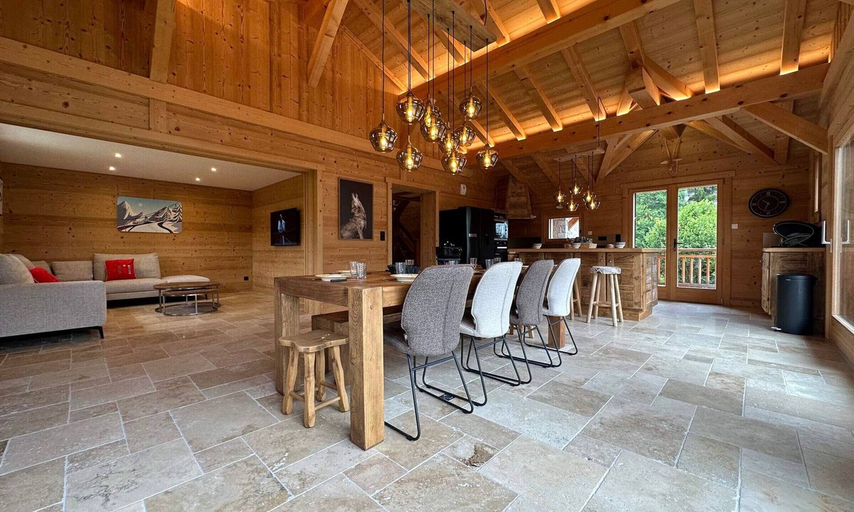 Verchaix Ski Chalet | Spacious chalet with comfort, 5 bedrooms, parking