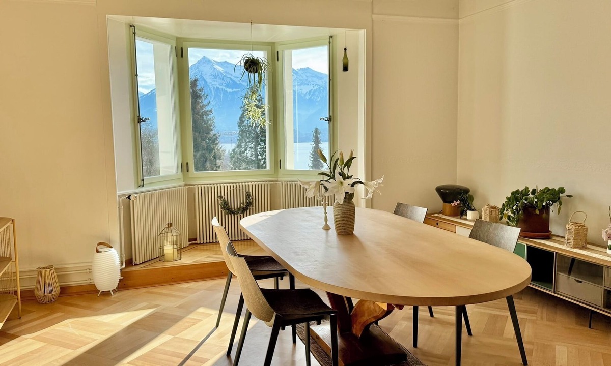Thun Ski Chalet | Spacious Chalet with stunning lake and mountain view