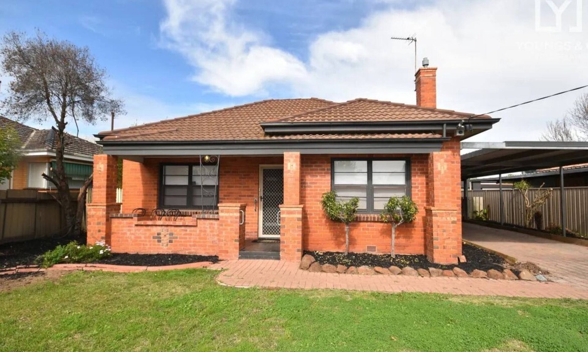Shepparton South House | Spacious & Charming 3BR house