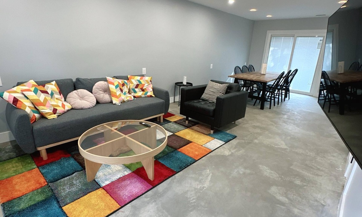 Carrboro House | Spacious & Charming ★ UNC Home ★ Monthly Townhome ★ Pet Friendly