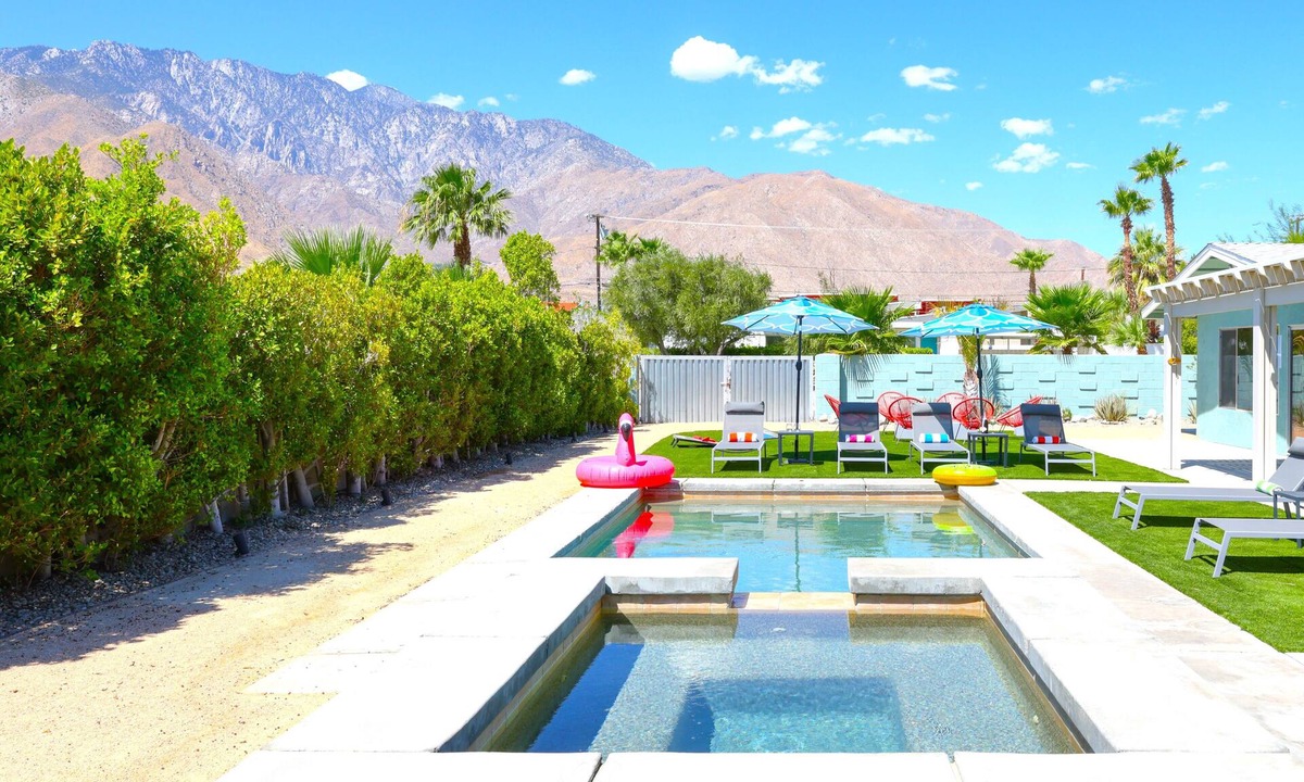 Racquet Club Estates House | Spacious, Chef'sKitchen, Saltwater Pool/Spa, KingBeds, Firepit, BBQ, Games, Desk