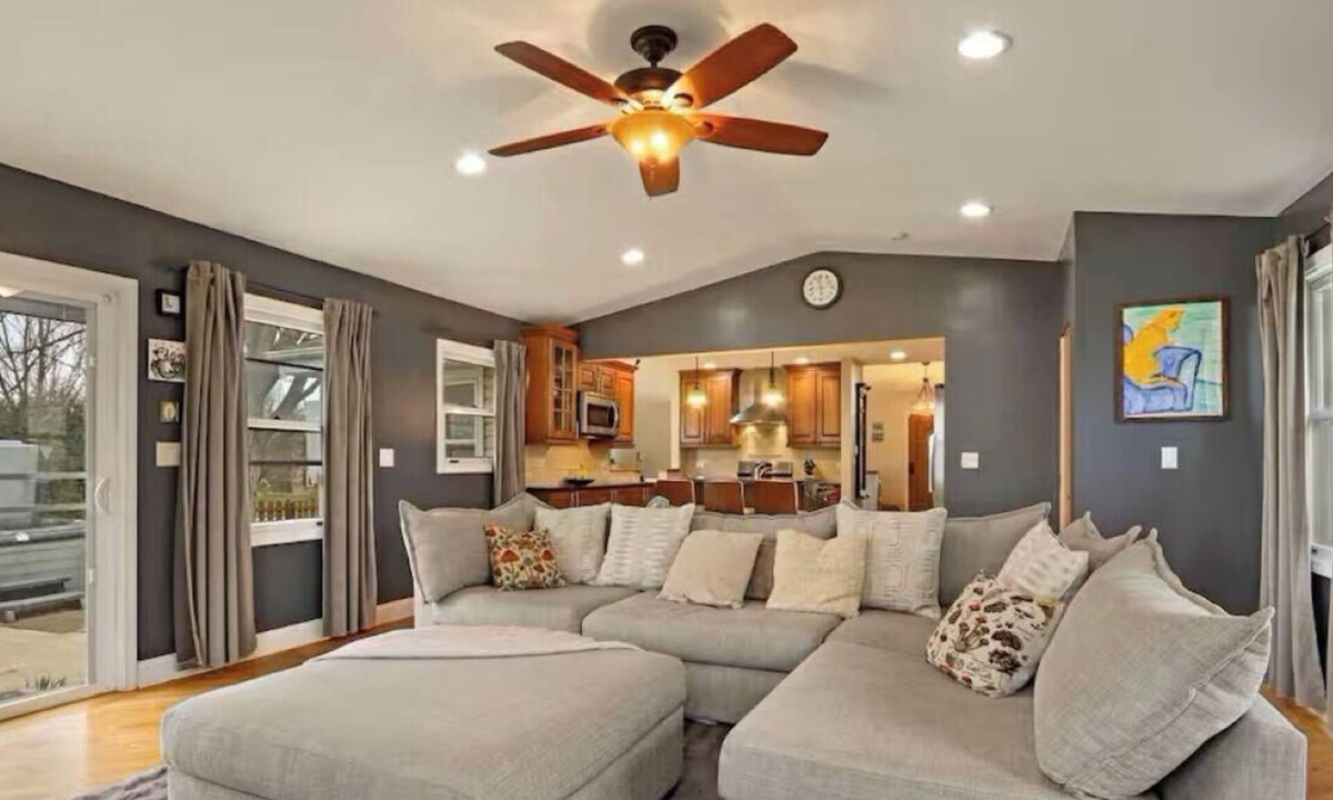 Carol Stream House | Spacious Chicagoland Retreat w/Hot Tub + Fireplace Sleeps 6+