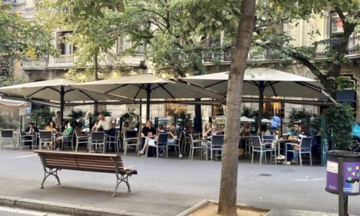 Dreta de l'Eixample Apartment | Spacious City-Center Apartment Steps from Plaza Catalunya