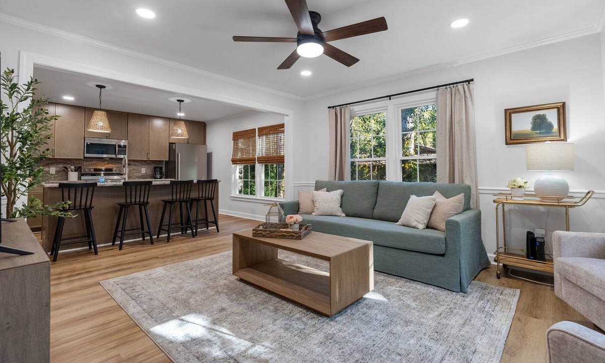 Wade Hampton House | Spacious|Close to DT|5 BDRM|4BA|PetsOK