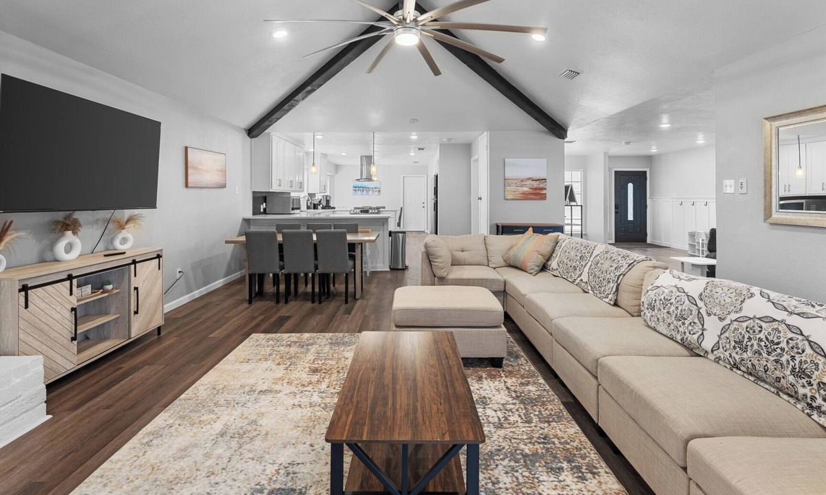 South Side House | 🏝️ Spacious Coastal Getaway | Sleeps 16 | SouthSide This 4BR, 2BA home is perfect for large families & groups, just a quick drive to Whitecap Beach, dining & shopping. Enjoy TWO massive living rooms, a fully stocked kitchen, & spacious dinin