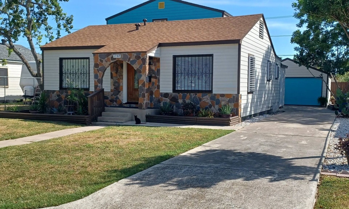 Del Mar House | Spacious coastal 5-bedroom home