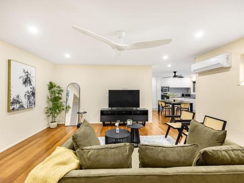 Sunnybank House | Spacious Comfort for Families Eat Stay Explore