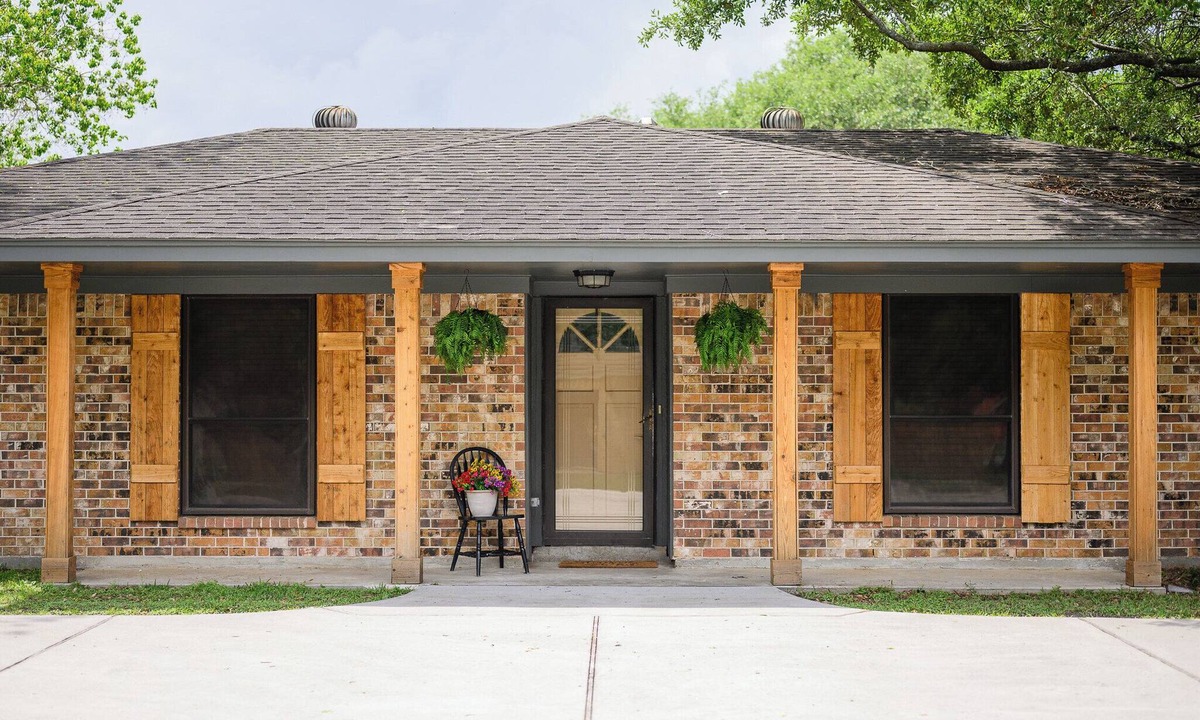 Tomball House | Spacious Comfort - Long Term Stays Considered.