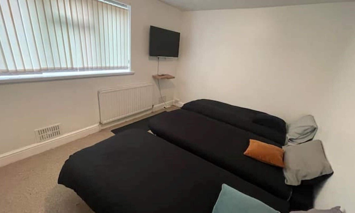 Erdington Apartment | Spacious comfy modern family 2 bedroom flat