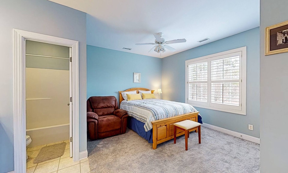 St. James Condo | Spacious condo with marina, pool access, streaming & AC