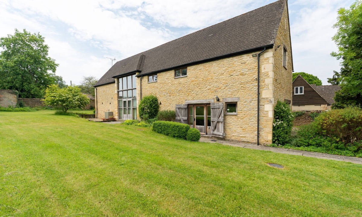 Broadwell Cottage | Spacious converted barn holiday accommodation in the Cotswolds - Bunt Barn