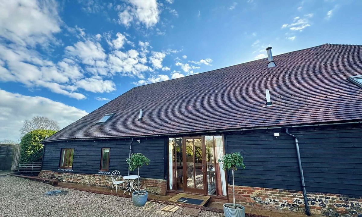 Ford House | Spacious converted barn perfect for families!