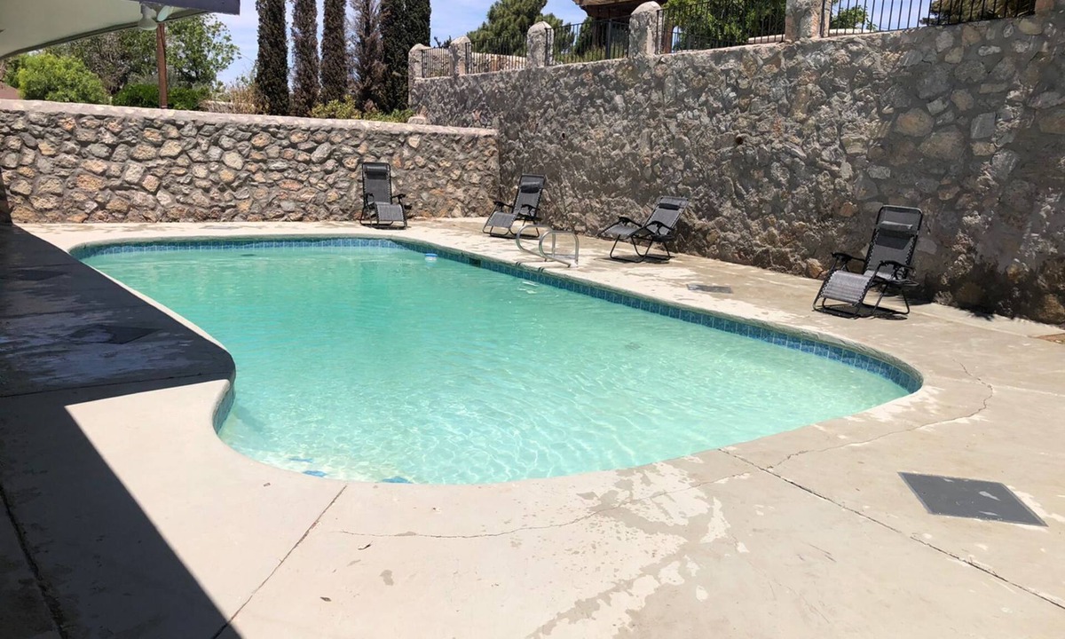 Thunderbird House | Spacious Corner house with a Pool