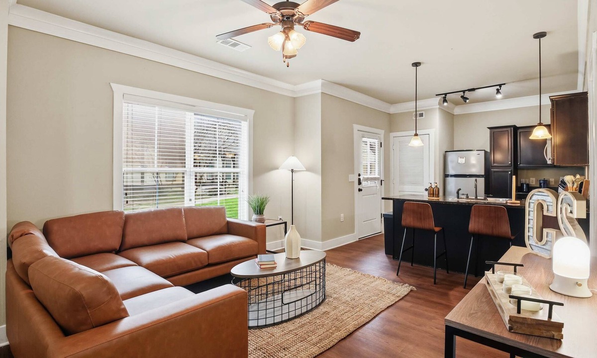 College Station Apartment | Spacious Cottage Near Texas A&M with Pool & Gym