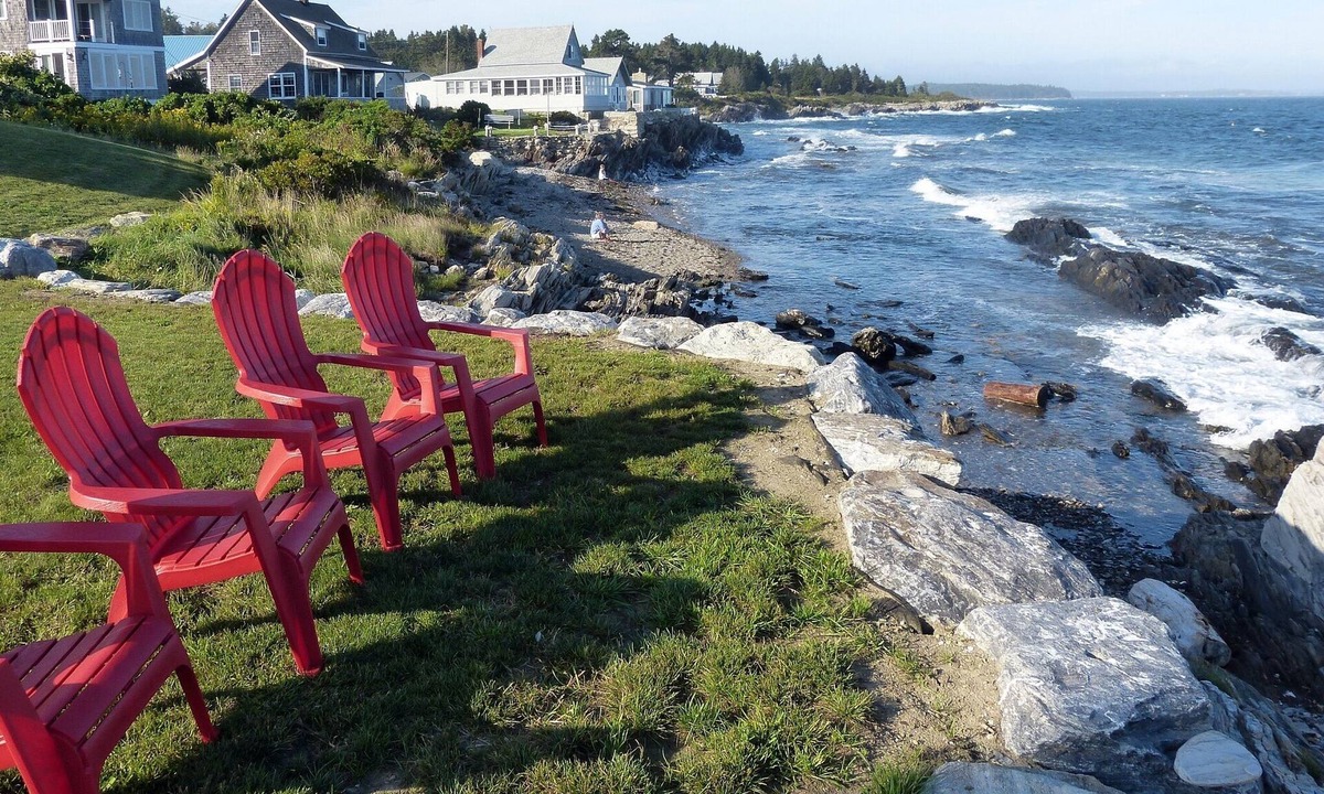 Mid-Coast and Islands House | Spacious Cottage Perfect for a Peaceful and Quiet stay on the Ocean with Beach