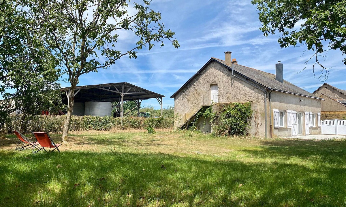 Le Gavre Cottage | Spacious Cottage with Garden, Near Forest, 6 Beds, BBQ & Wi-Fi