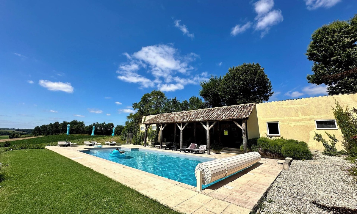 Paulhiac House | Spacious cottage with air conditioning, wood fire & panoramic views - pool shared