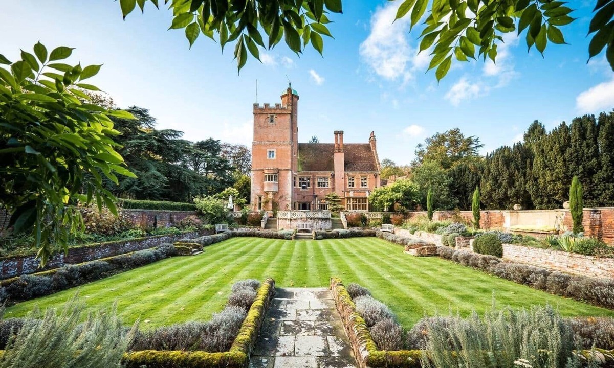 Newmarket Apartment | Spacious Country House Apartment