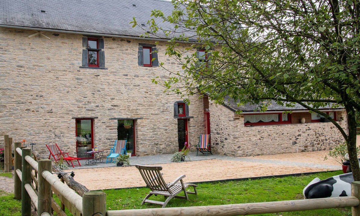 Pannece Cottage | Spacious Country House with Private Pool and Enclosed Garden