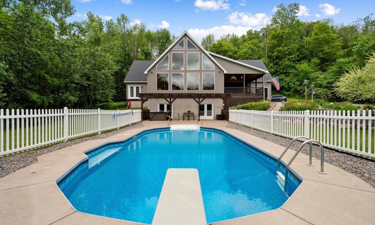 Franklin Springs House | Spacious Country Retreat with Game Room & Hot Tub