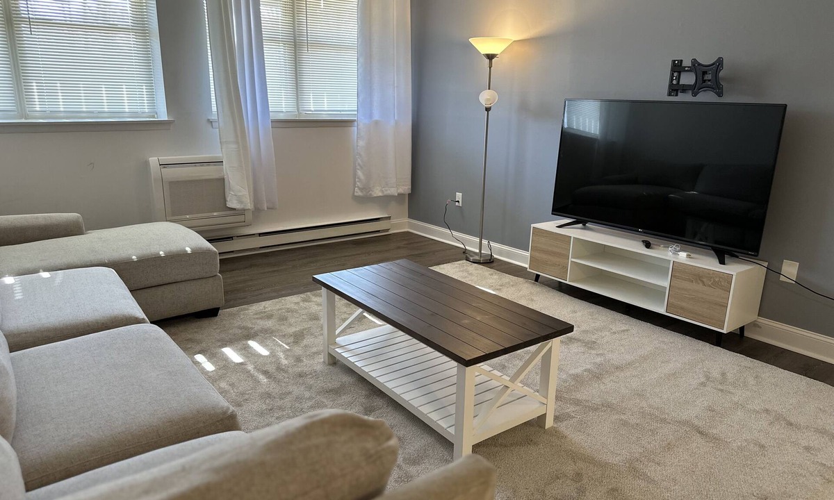 West Hartford Apartment | Spacious Cozy 1BR Apartment