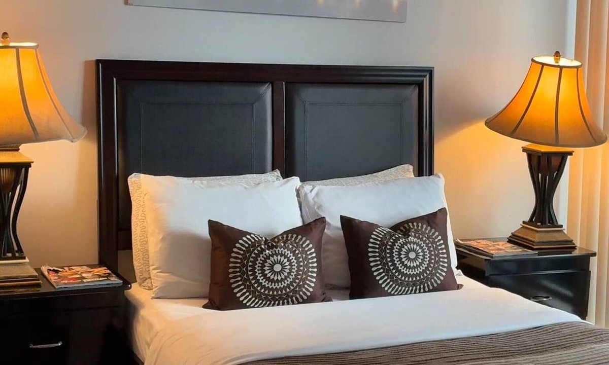 Downtown Mississauga Condo | Spacious-Cozy 2Bed Condo in Square Ones Misissauga