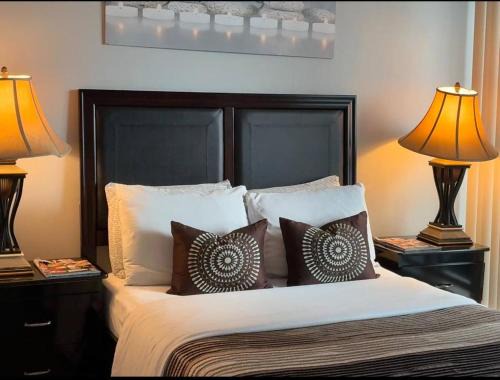 Downtown Mississauga House | Spacious-Cozy 2Bed Condo in Square Ones Misissauga