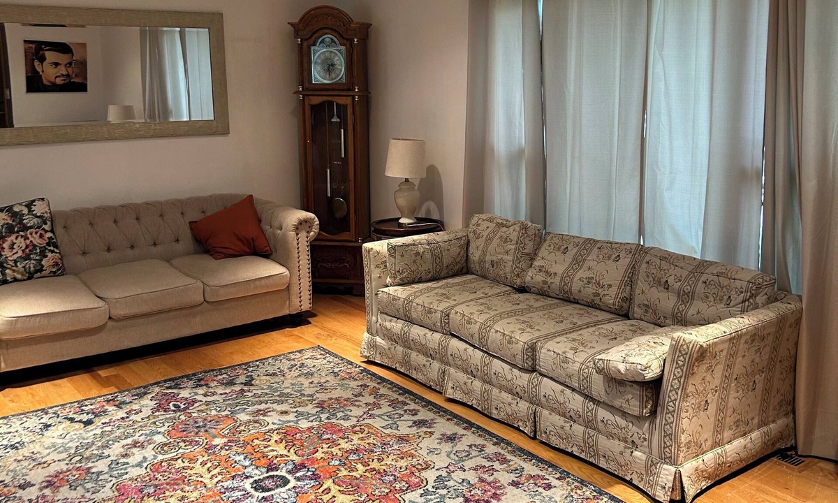 Streamwood House | Spacious, cozy 3 bedroom house with a perfect location
