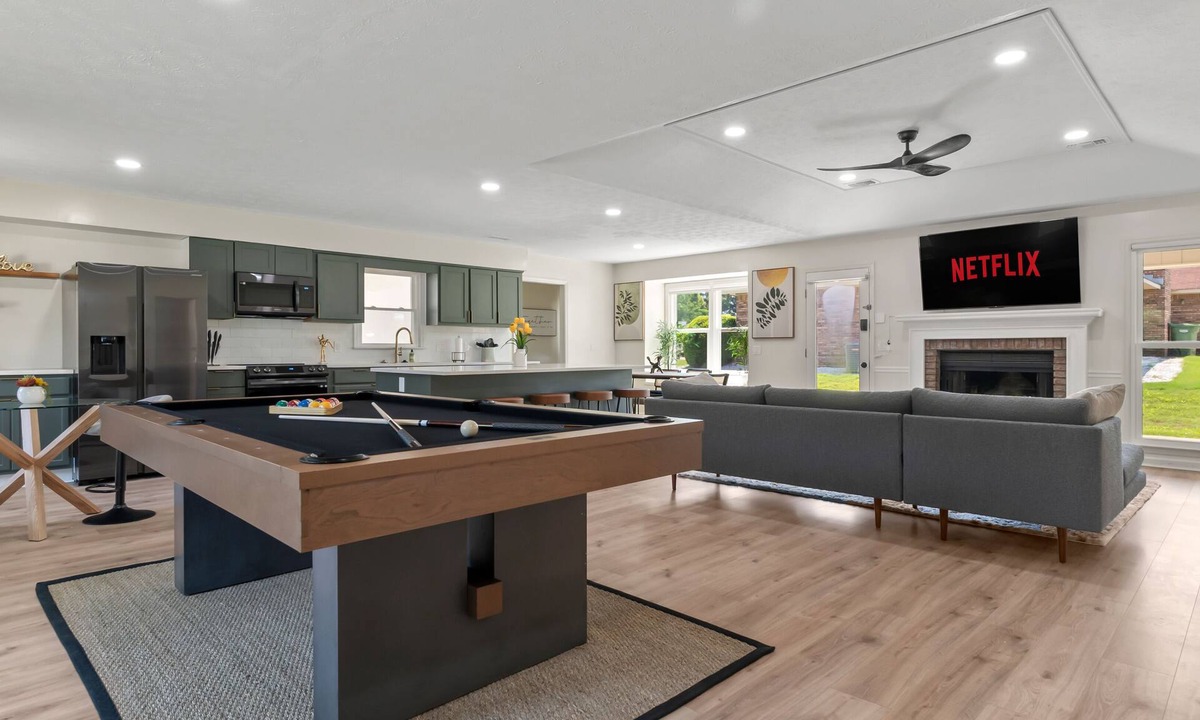 Columbus House | Spacious & Cozy ~ Close to Fort Moore ~ Pool Table