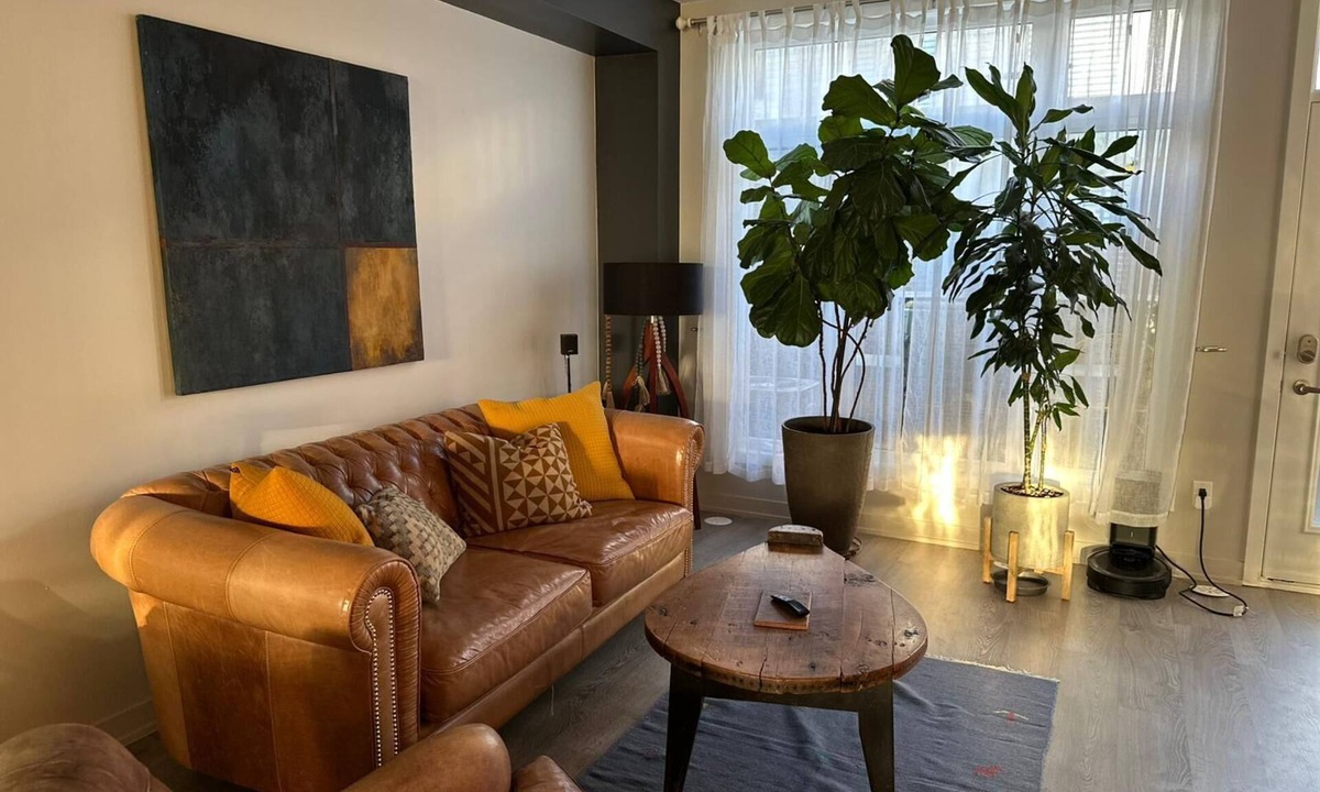 Lawrence Heights House | Spacious, cozy home near subway & airport