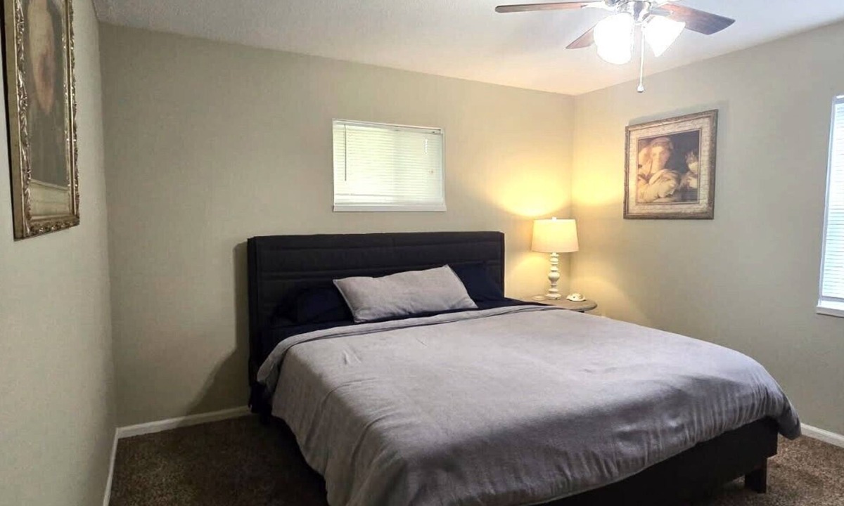 Columbia House | Spacious & Cozy Home near MU with Game Room