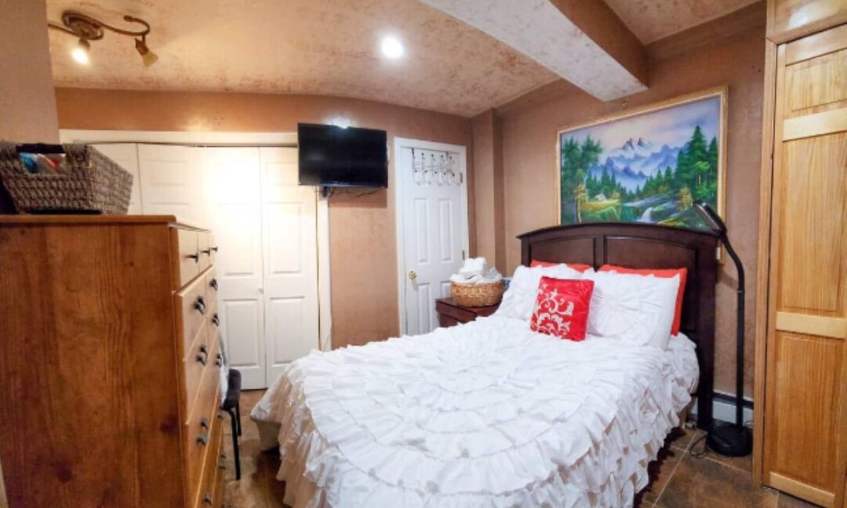 Queens Apartment | Spacious Cozy Studio 5-Min Walk to LIRR