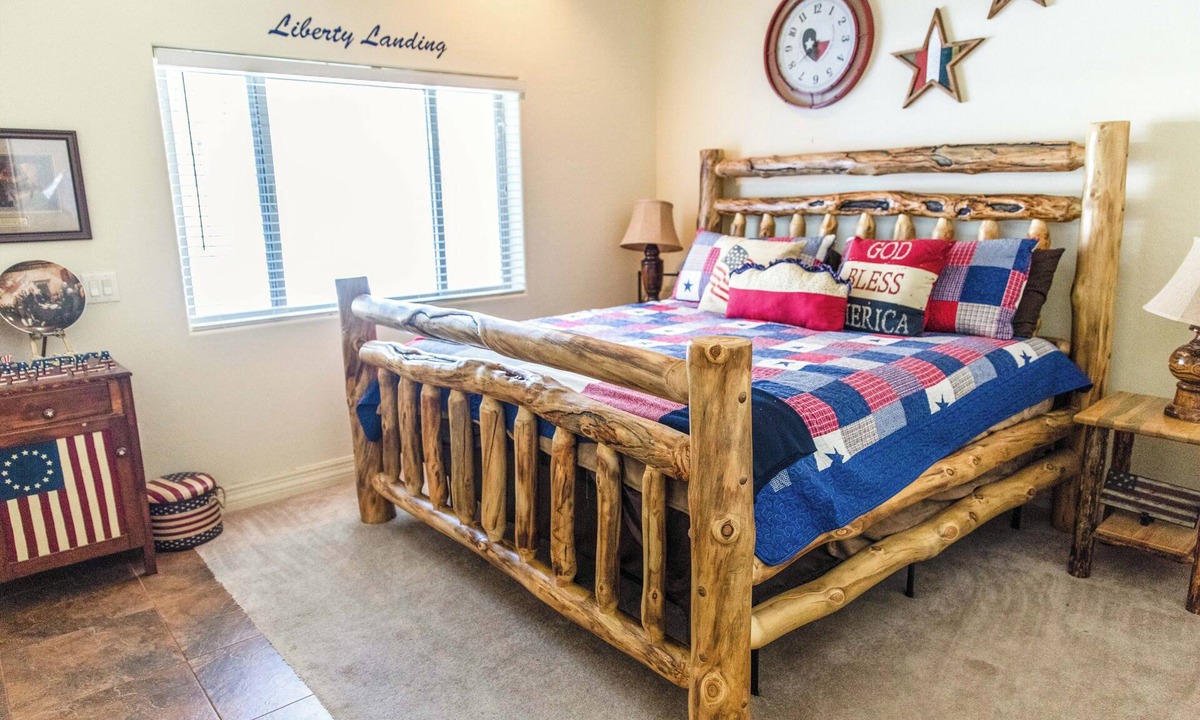 Pinetop Cottage | Spacious & Cozy Cabin – Minutes from Trails, Lakes & Family Fun!