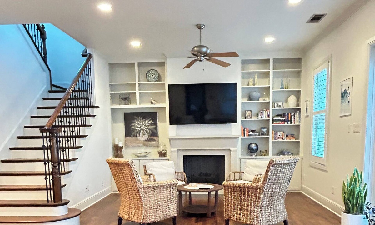 Monticello House | Spacious Cultural District Home + Garage; Walk to Museums, Dining, Dickies Arena
