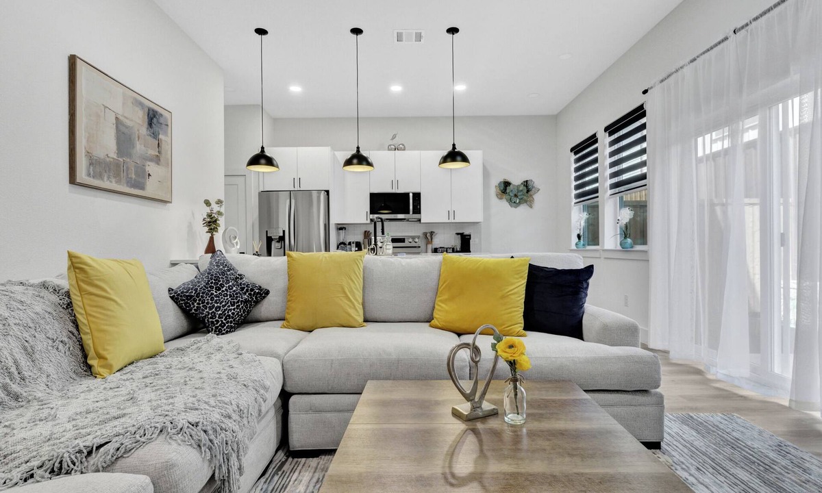 Dallas House | Spacious Dallas 3BR Rooftop, Garage, Backyard