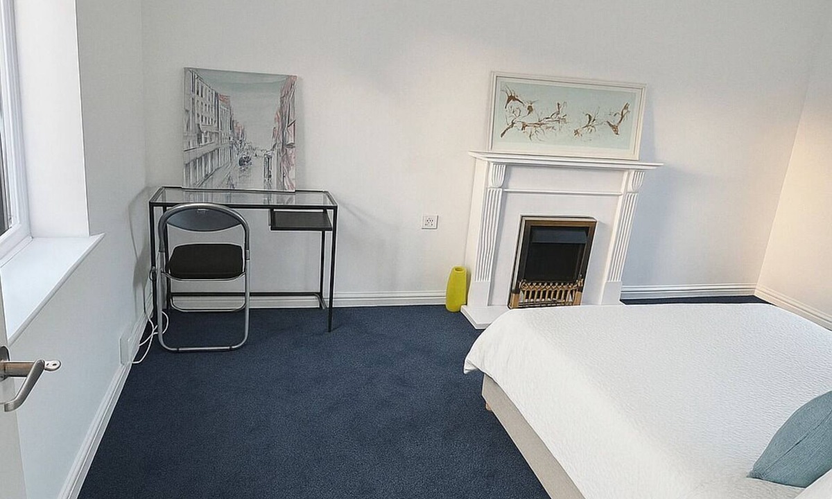 Luton House | Spacious Delight double bedroom