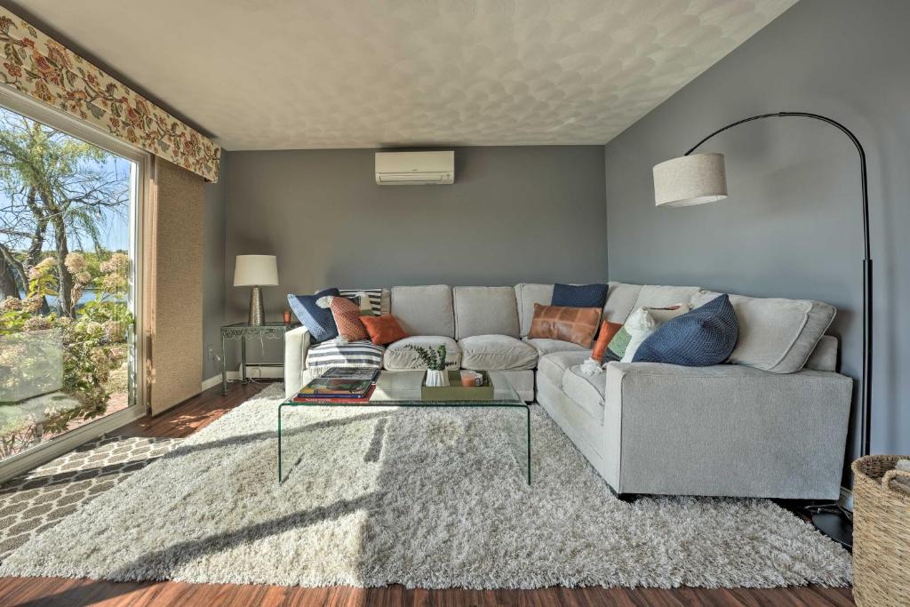 Delton House | Spacious Delton Home w/Fire Pit + Lake Views