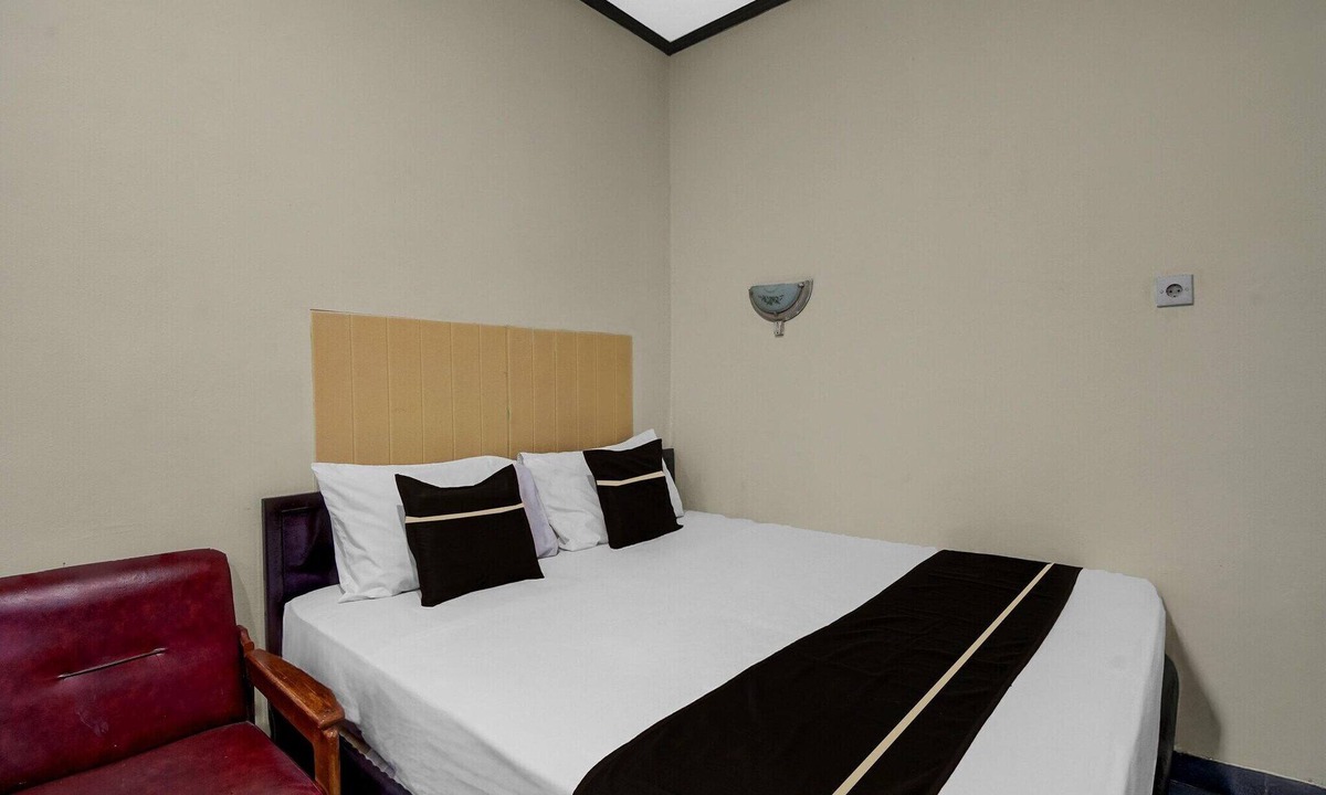 Pekanbaru House | Spacious Deluxe Double Near Mall Ciputra