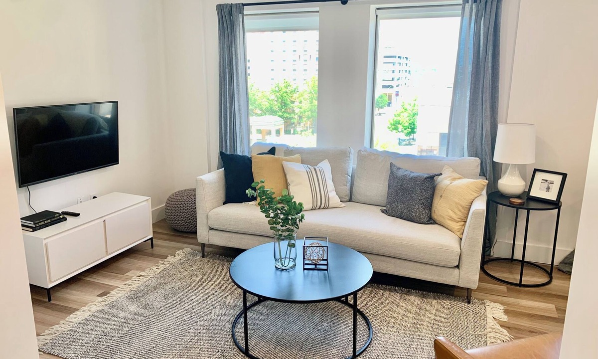 Downtown Tulsa Apartment | Spacious Designer Apartment Downtown Tulsa-Gym Access