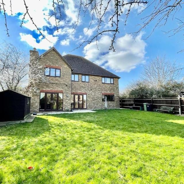 Knowle Sands House | Spacious detached 5 bedroom house with a fireplace