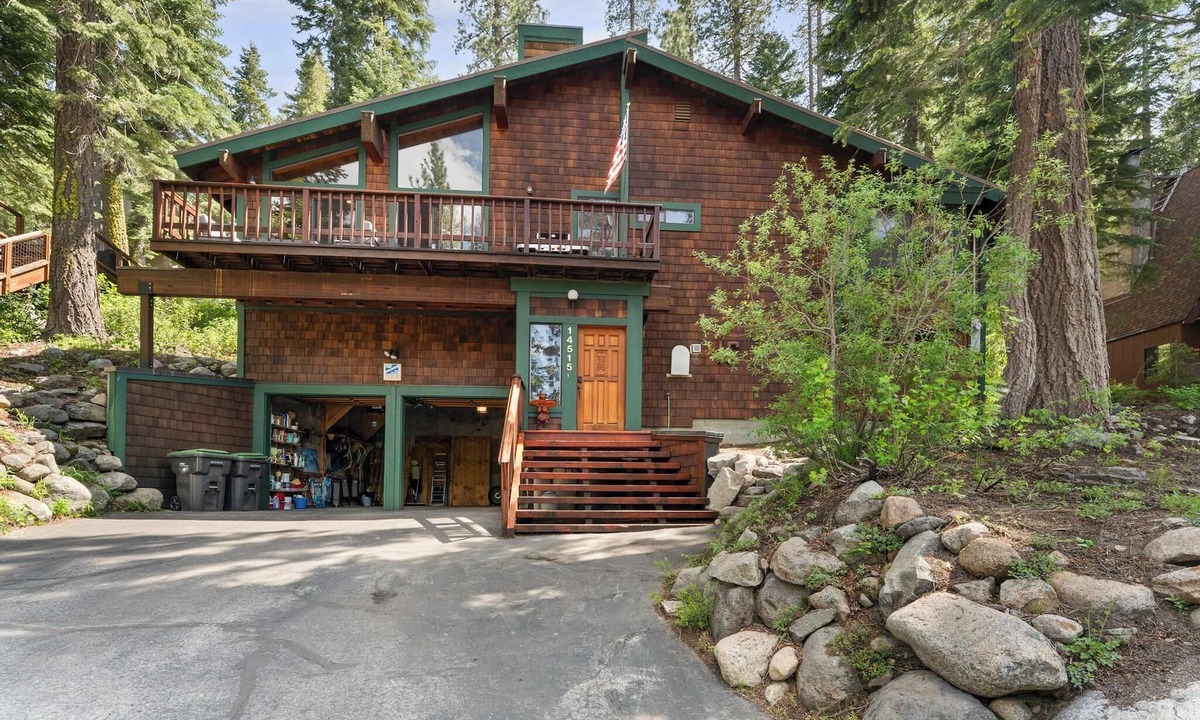 Truckee House | Spacious Donner Lakeview Home