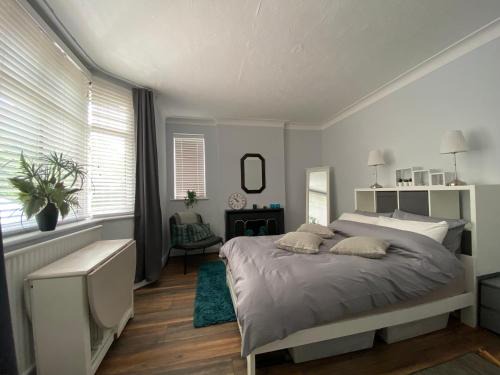 London Borough of Bromley House | Spacious Double Studio-style room